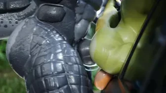 Scalie Gets Dominated By Giant Alligator thumbnail