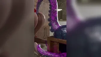 Tentacle Machine-Inside the box thumbnail