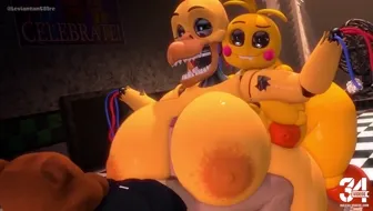 2 Chicas pleasing the guard thumbnail